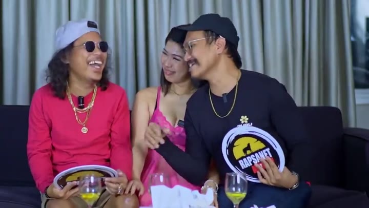 Podcast With Sofia Poesy Berujung Threesome di Dapur